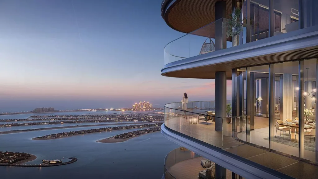 Acheter un appartement à Dubaï en 2026 1 Appartement vue mer palm jumeirah avec femme sur le balcon